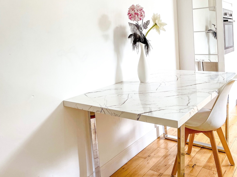 London 2-bed Apartment in Herbert Road