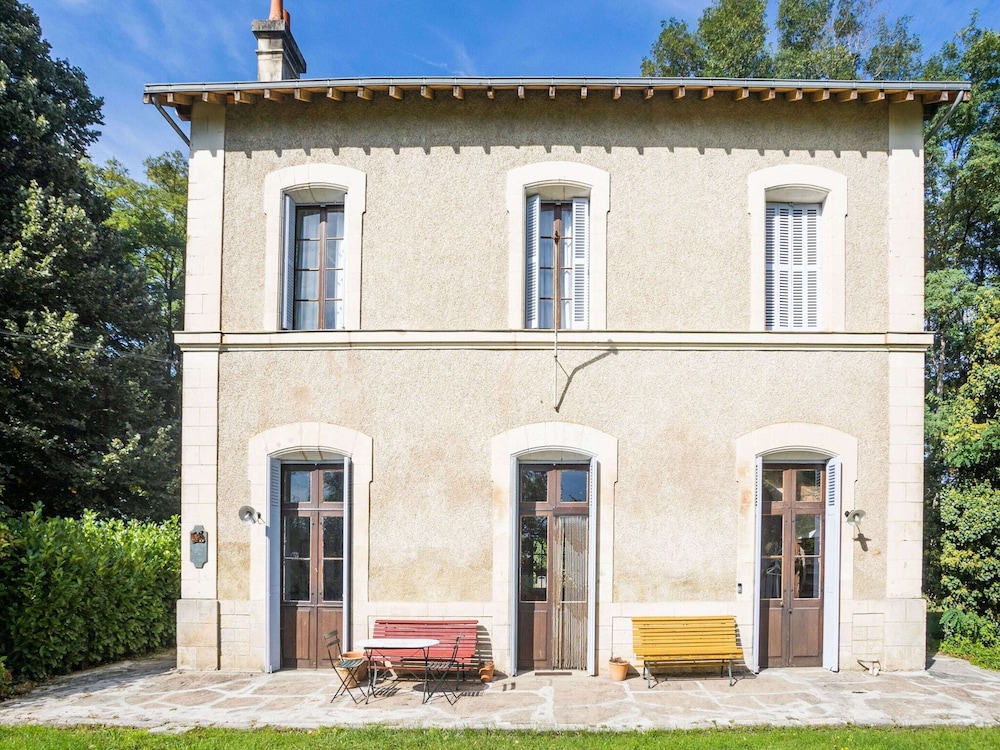 Former Train Station With Private Heated Swimming Pool & Fantastic Garden view 5