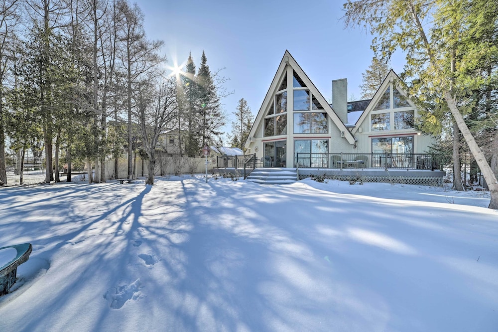 Dreamy Lake Skegemog Retreat: Boat, Ski & Sip!