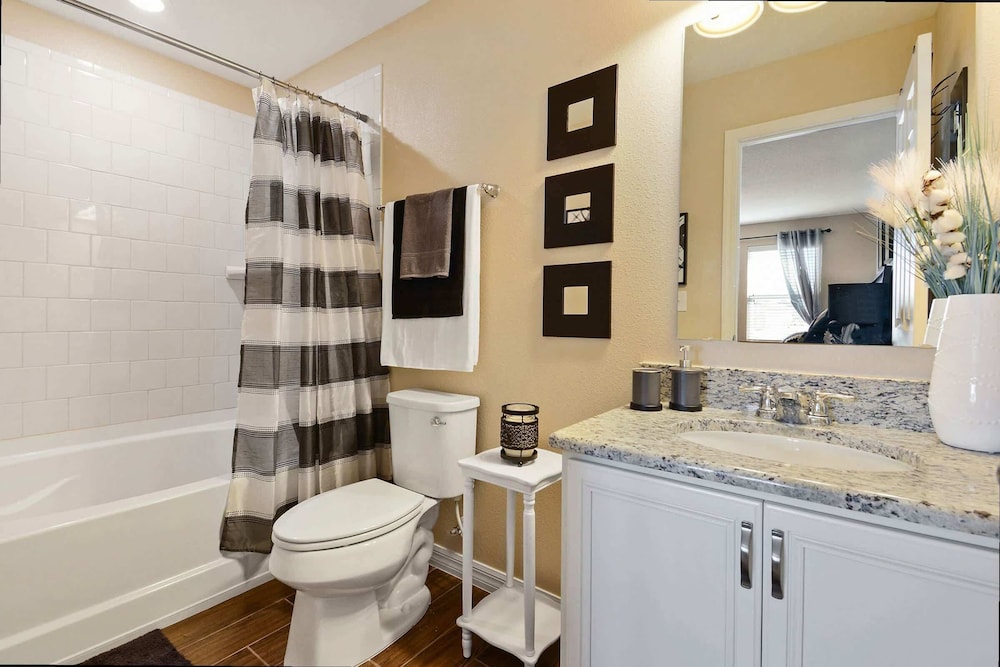 Resort-style 4BR Home Gated Community Near Disney