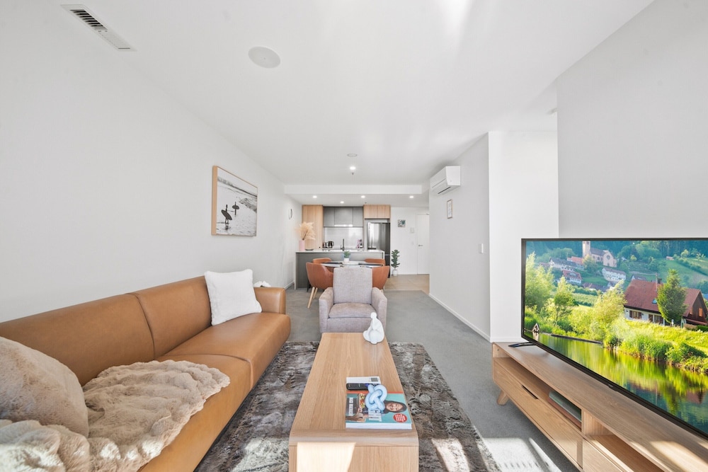 Sleek 2-bed Apartment With Rooftop Garden Access