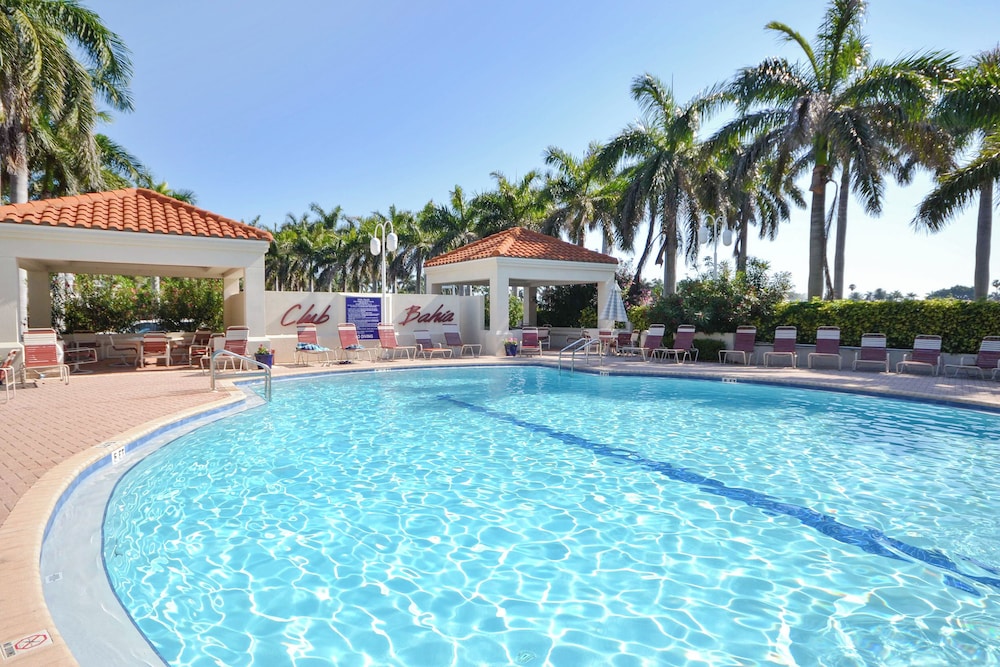 Bahia Vista 17-881 by Distinctive Beach Rentals