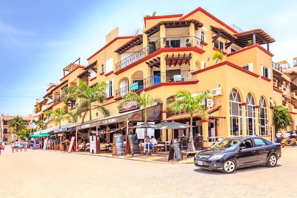 Magic, 1 block from Mamitas Beach by Tripintravel