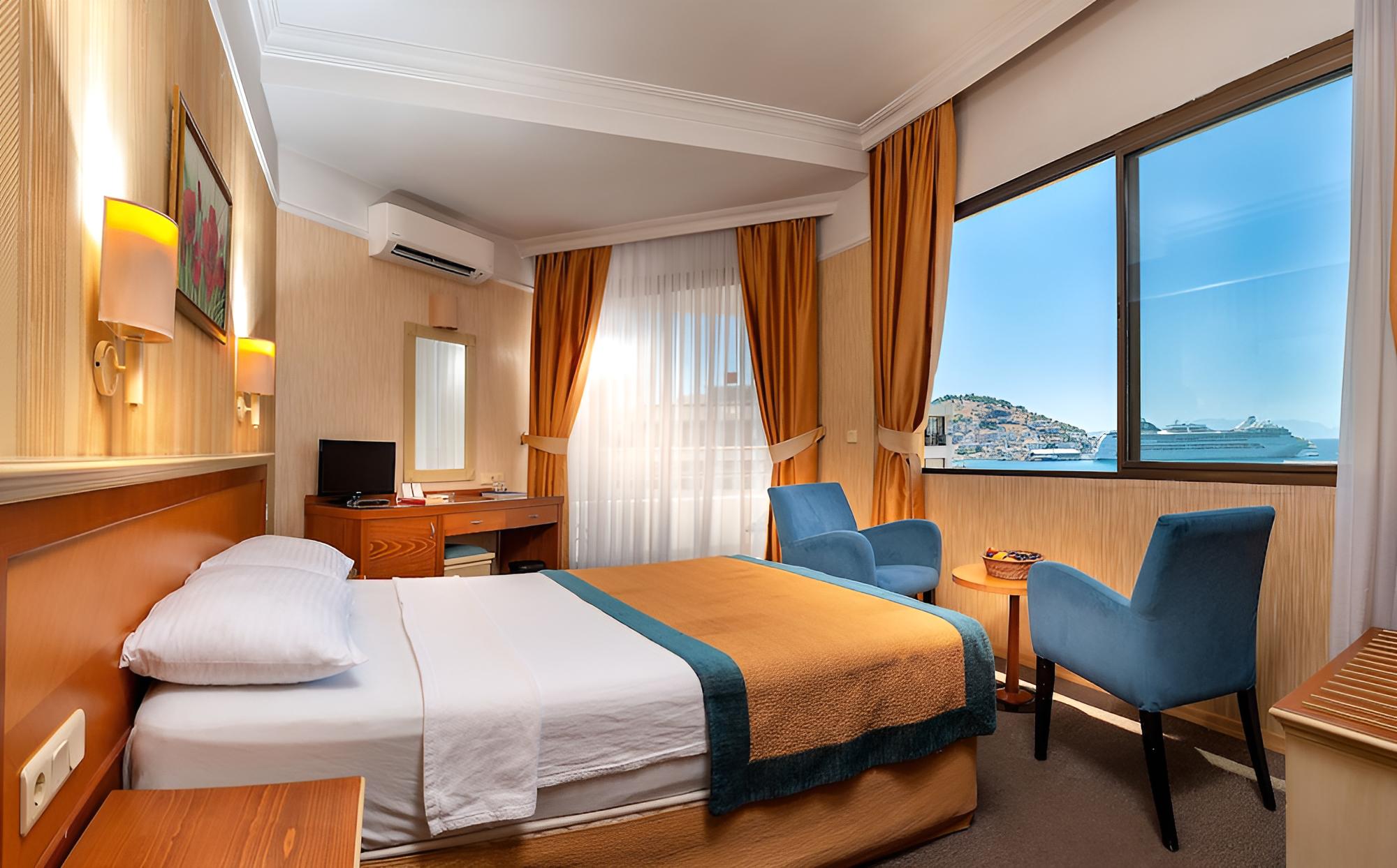 Palm Hotel