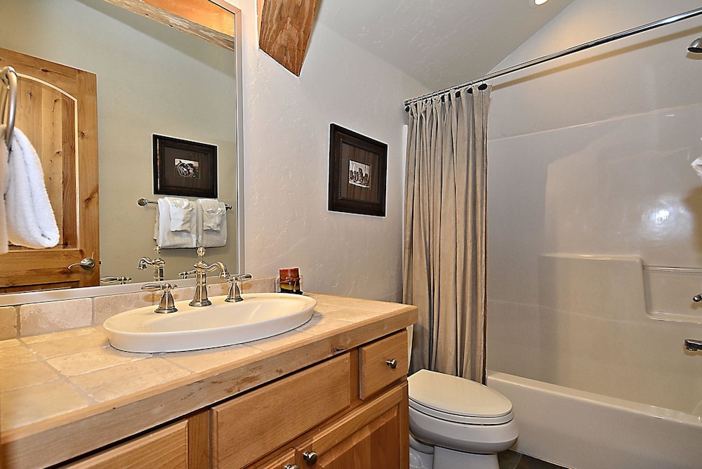 Lakota Antlers 200 5 Bedroom Holiday Home by Winter Park Lodging Company
