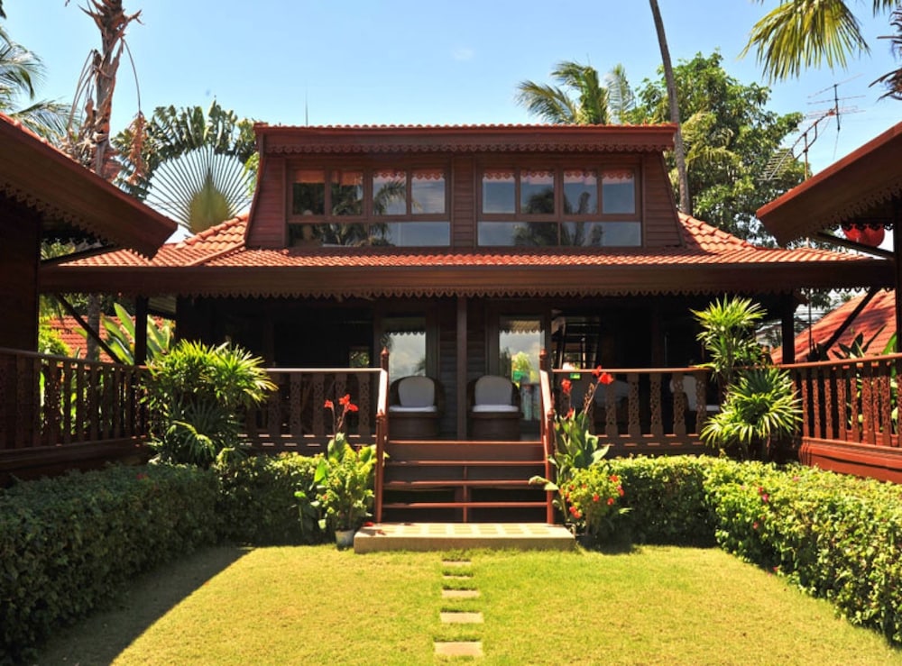 5BR Beachfront Villa Bangrak
