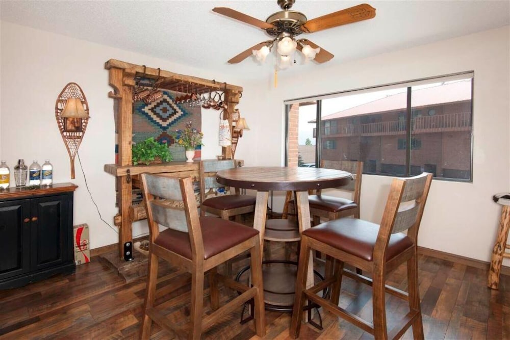Lagoon 762b 3 Bedroom Townhouse by RedAwning
