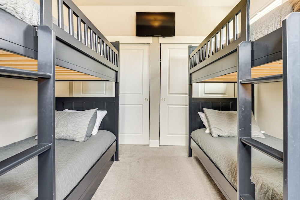 Walk to Dtwn: Fraser Retreat w/ Hot Tub & Views!