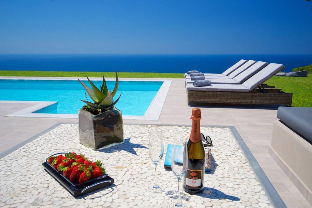 Grande Azzurro in Lakithra view 4