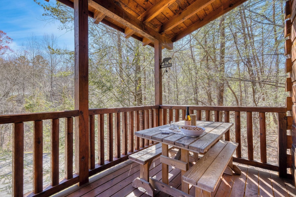 Hottub, Game Room, Forest Views, Near Gatlinburg Four Bears Lodge by Avantstay