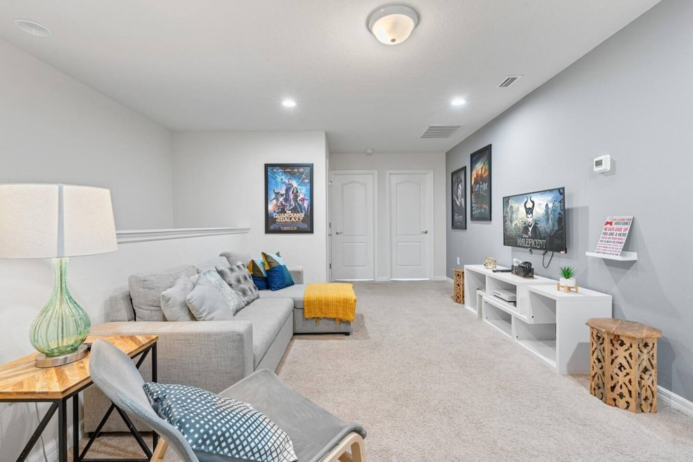 Spacious 5BR Villa w Private Pool Near Disney