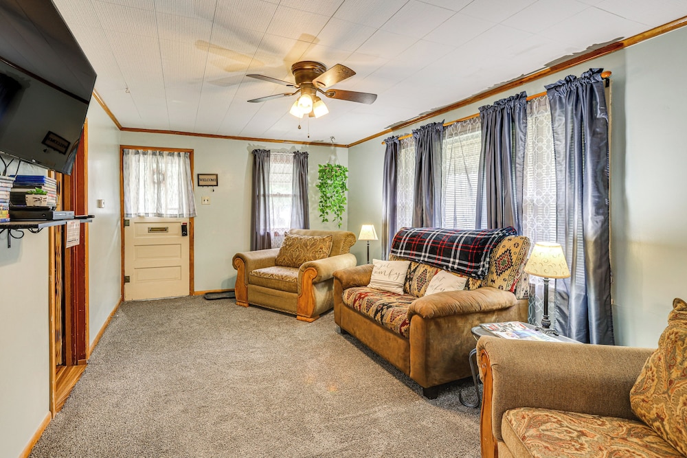 Dtwn Belleville Home w/ Yard < 1 Mi to High Banks