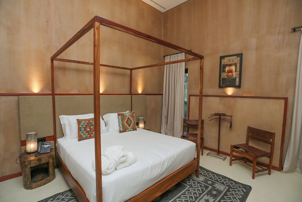Mumba Lodge by Flow