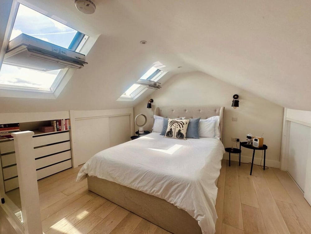 Townhouse by Notting Hill - Sleeps5/petsok/tv/wifi