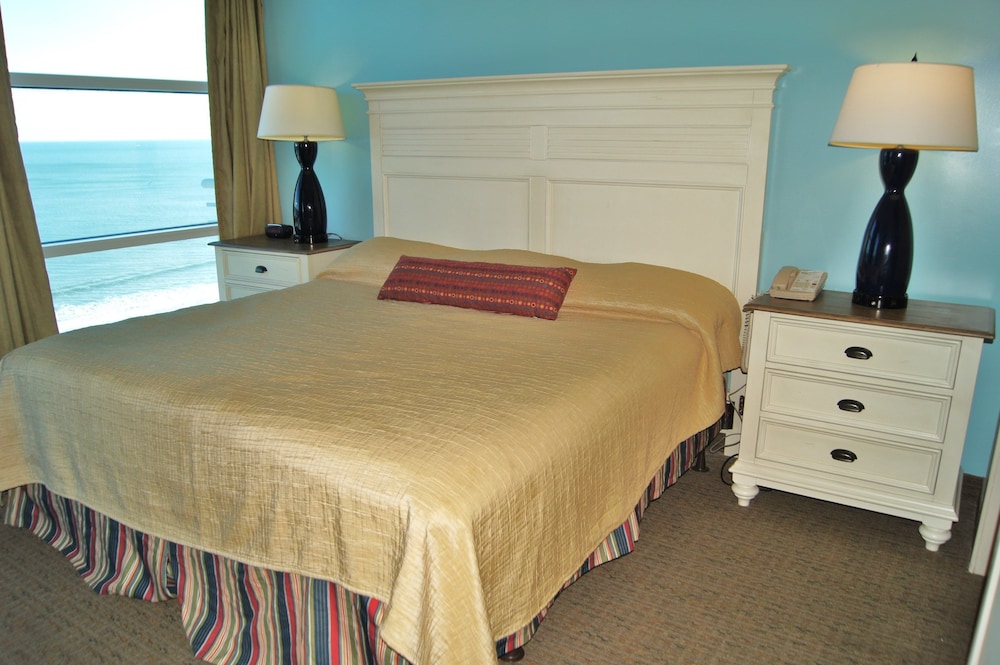 Seaside Resort 1003 3 Bedroom Condo by RedAwning