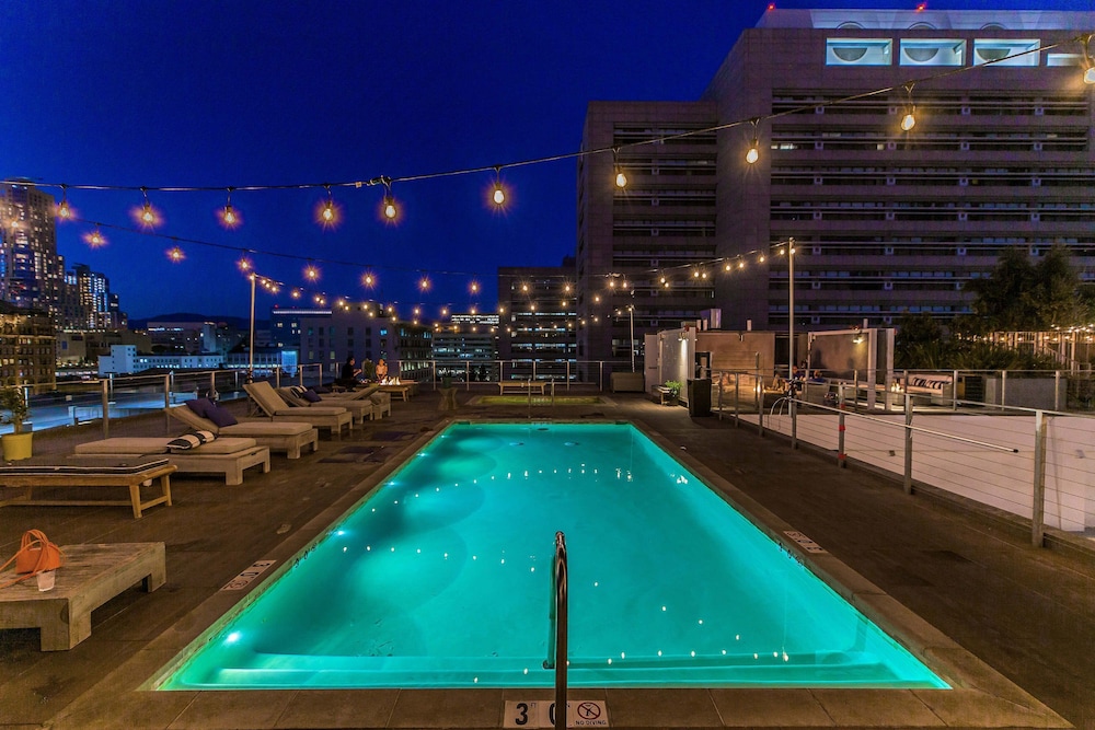 Stylish XL 2br/2ba At HWH by Oneluxstay