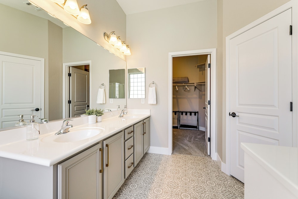 Fenced Pool & Patio: Newly Updated Surprise Home