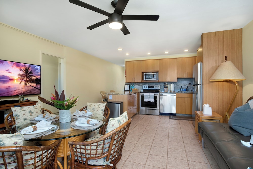 Waiohuli Beach Hale Ocean View Condos with Parking