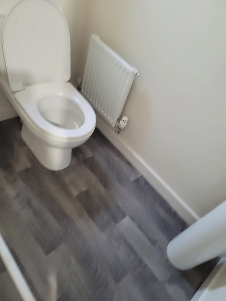 Central 2 Bed Home - Parking, Ev Point, Garden