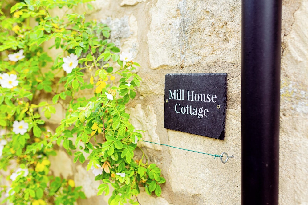 Mill House & Cottage - on Cotswold Way