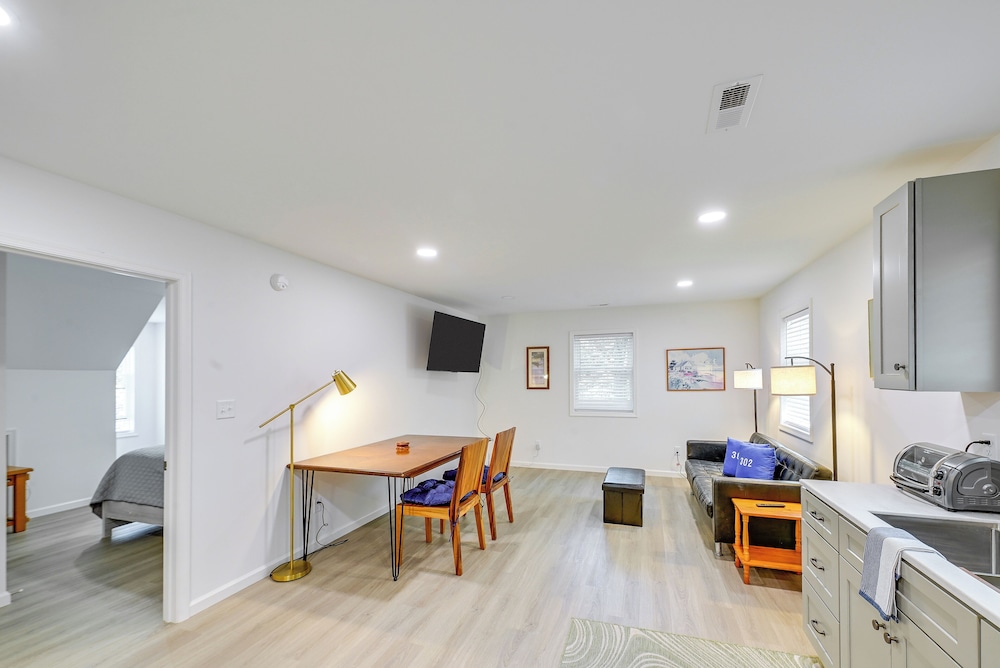 4 Mi to Rehoboth Beach: Cozy Coastal Apt!