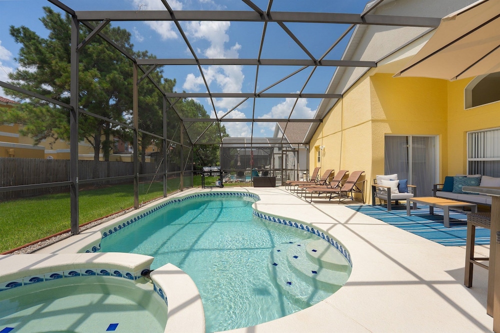 Carpet-free 4BR w/ Pool, 2 Master Bds, Near Disney