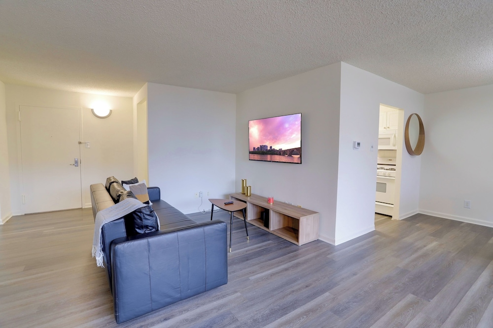 Stay with Comfort in Crystal City