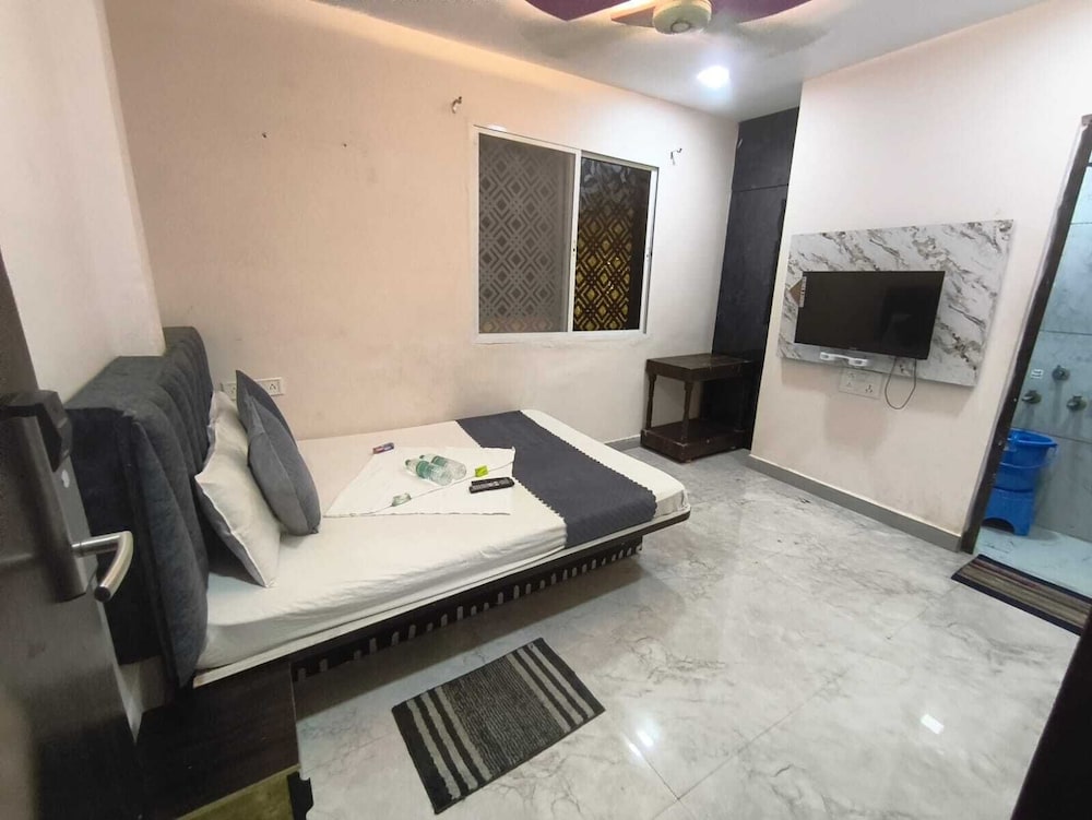 Shri Radha hotels