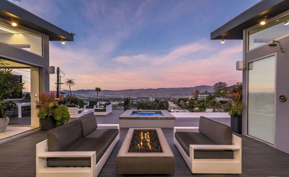 Mulholland View - Mid-century Modern Escape w/ Infinity Pool