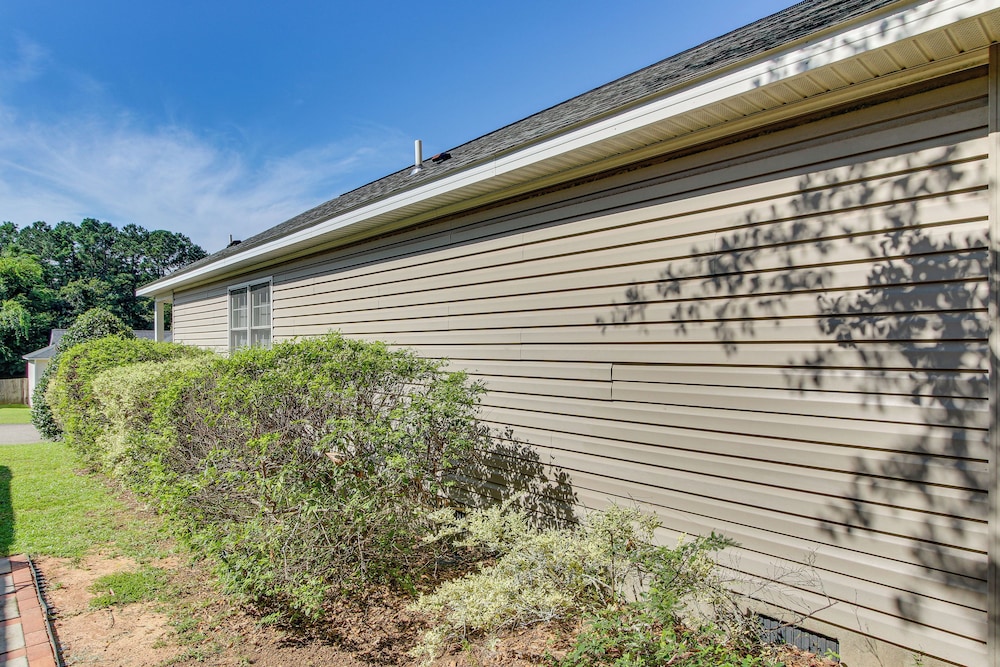 3 Mi to Hopelands Gardens: Family Aiken Home!