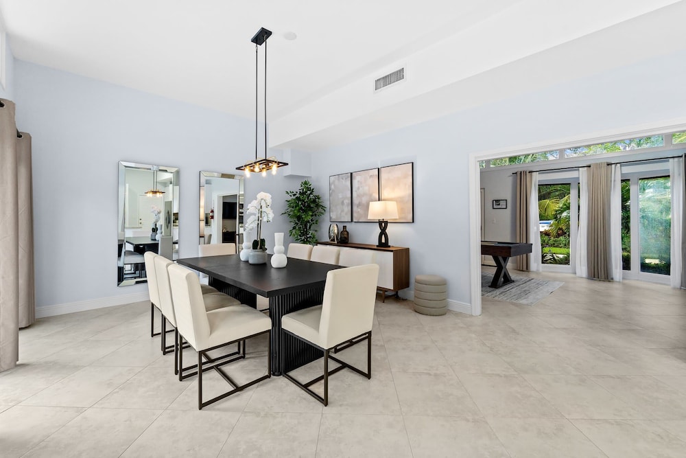 4BR Intracoastal Retreat With Pool, Games & More!