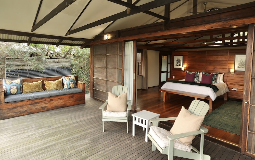 Makakatana Bay Lodge view 2
