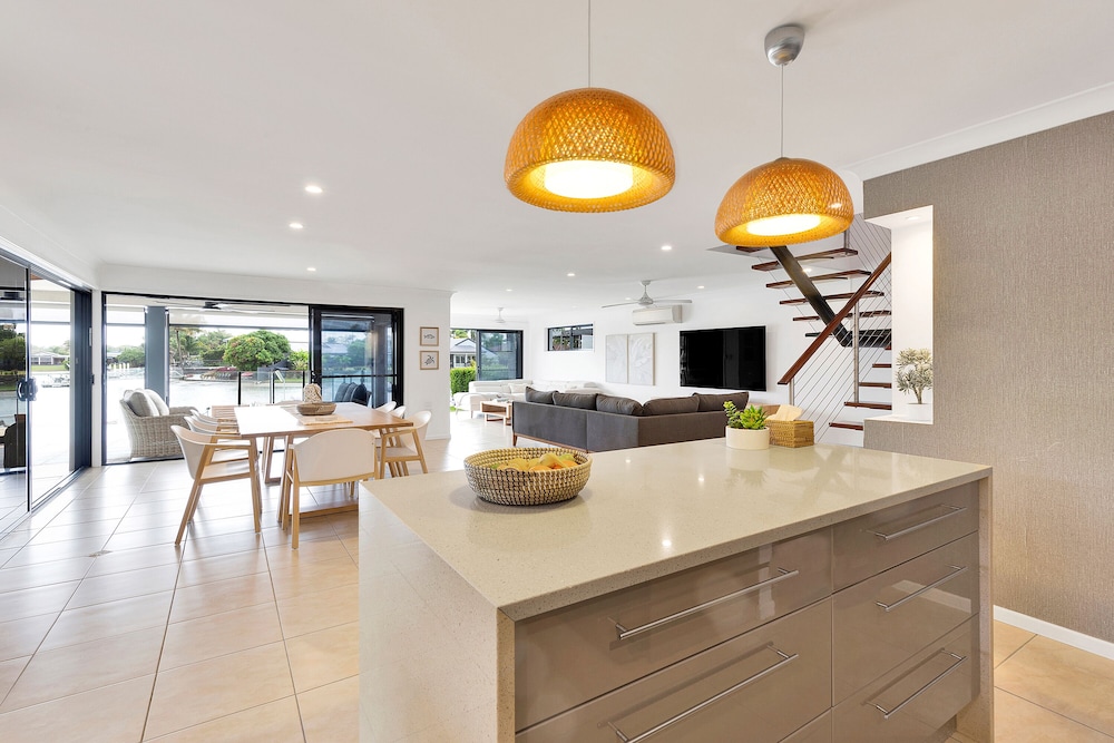 YALLA24-LUXURY RESORT STYLE HOLIDAY HOME