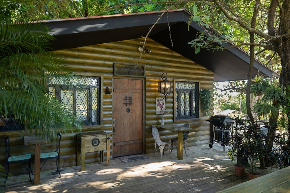 Quinta Pavo Real by Acomodo