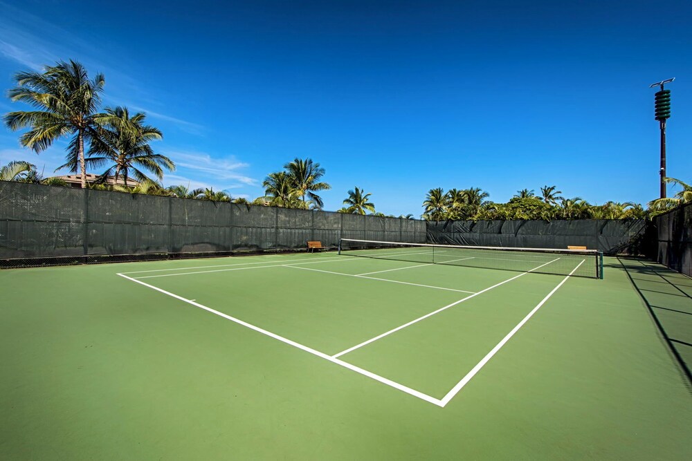 Direct Ocean Front - AC - Concierge Included - Ocean Viewing Lanai & Near Shops! -vrkcv
