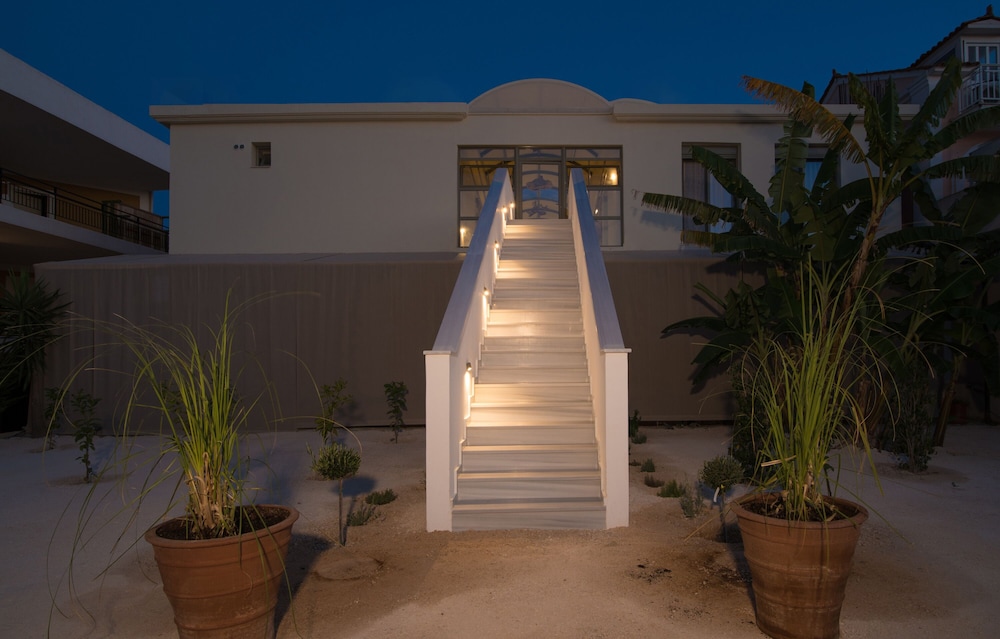 Lodge Apartments