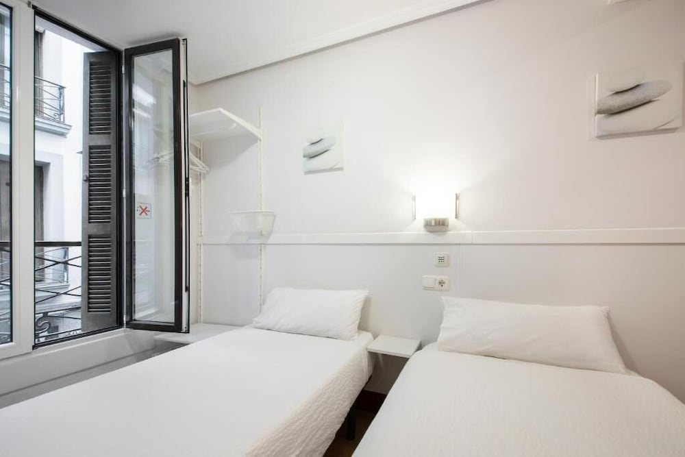 San Sebastian Vacations - PENSION SANTA CLARA SAN SEBASTIAN - Property Image 9