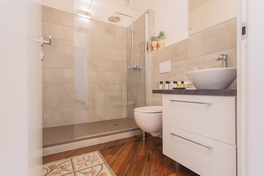Lake Holiday Como by Rent all Como