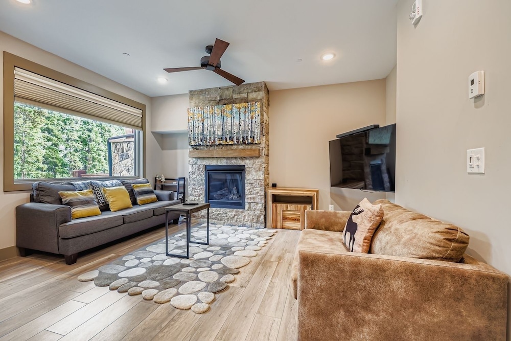 1820 The Seasons 1 Bedroom Condo