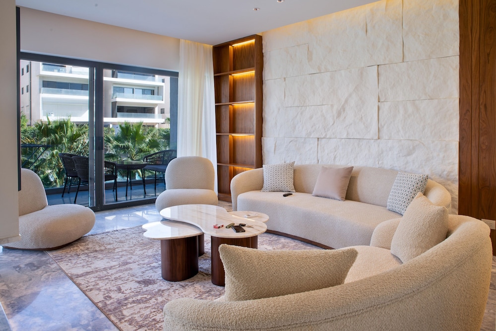 89B-106 Lake View Residence