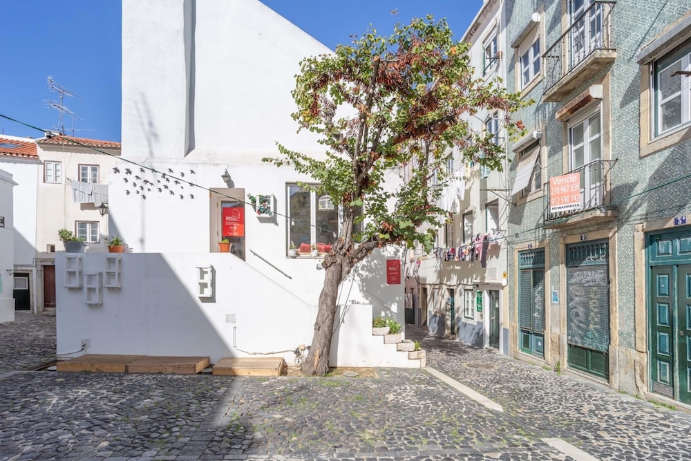 Historical Centre Terrace Aircon by LD Apartments