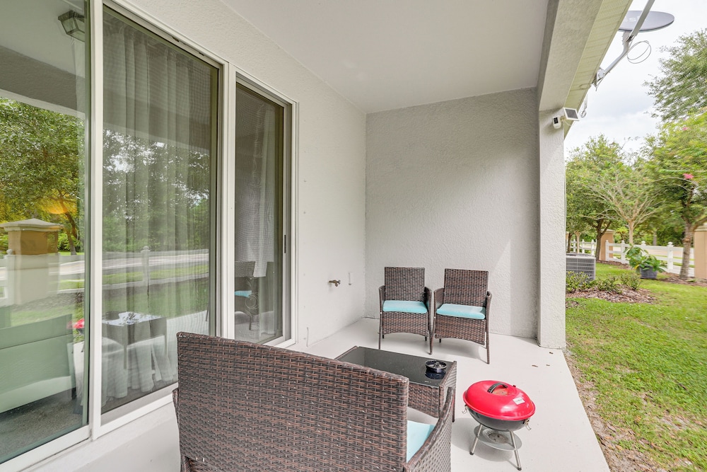 Modern Family Townhome w/ Patio in Riverview!