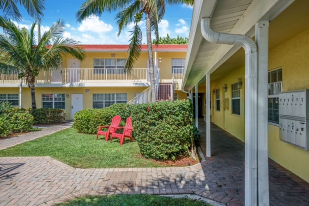 Hotel Luna Paradise by the Sea - Image 1