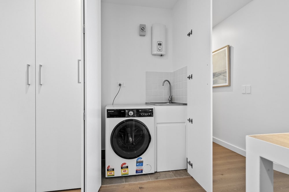 Stylish 2-bed Unit With Views & Rooftop Access