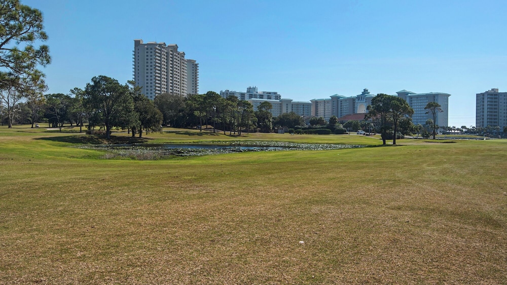 Sleeps 8 w/ Resort Pools, Tennis, Golf & Beach Access + Attraction Tickets!