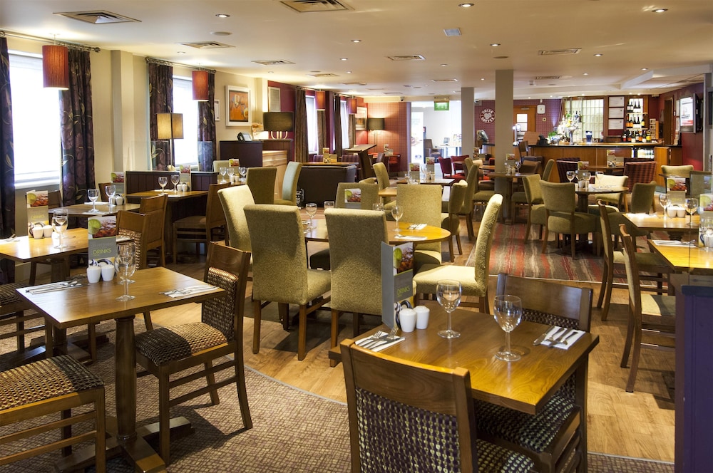 Premier Inn Leeds City - Elland Road — photo 15