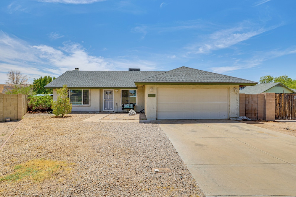 Welcoming Retreat w/ Pool & Patio in Peoria!