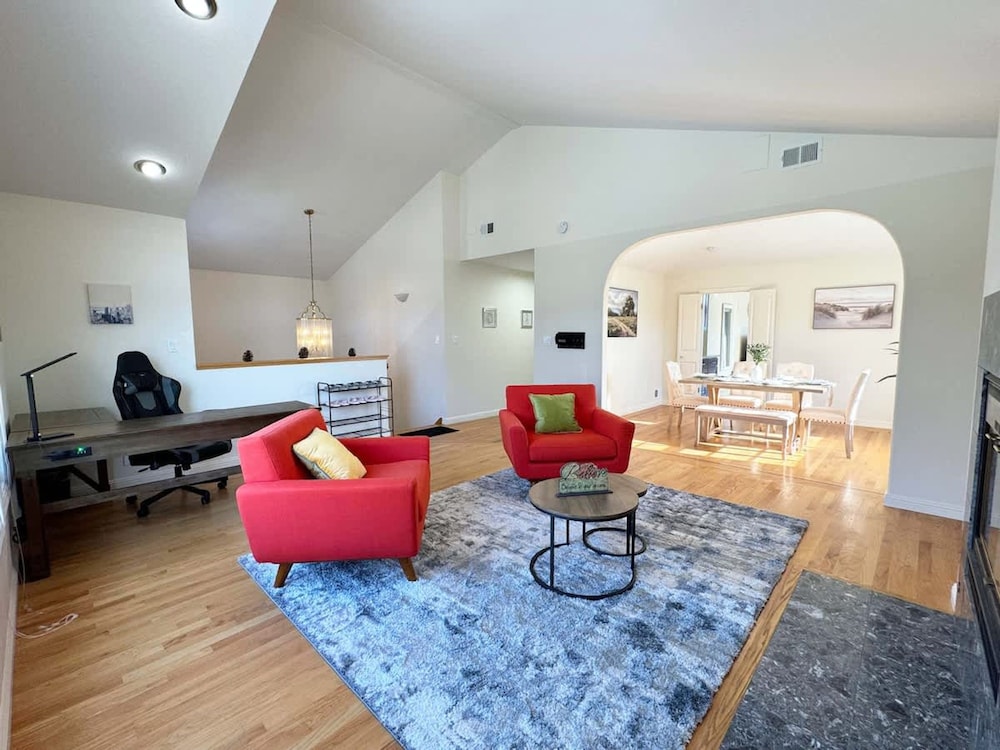 South SF Spacious Entire Unit With 3brs 3bth on 2F