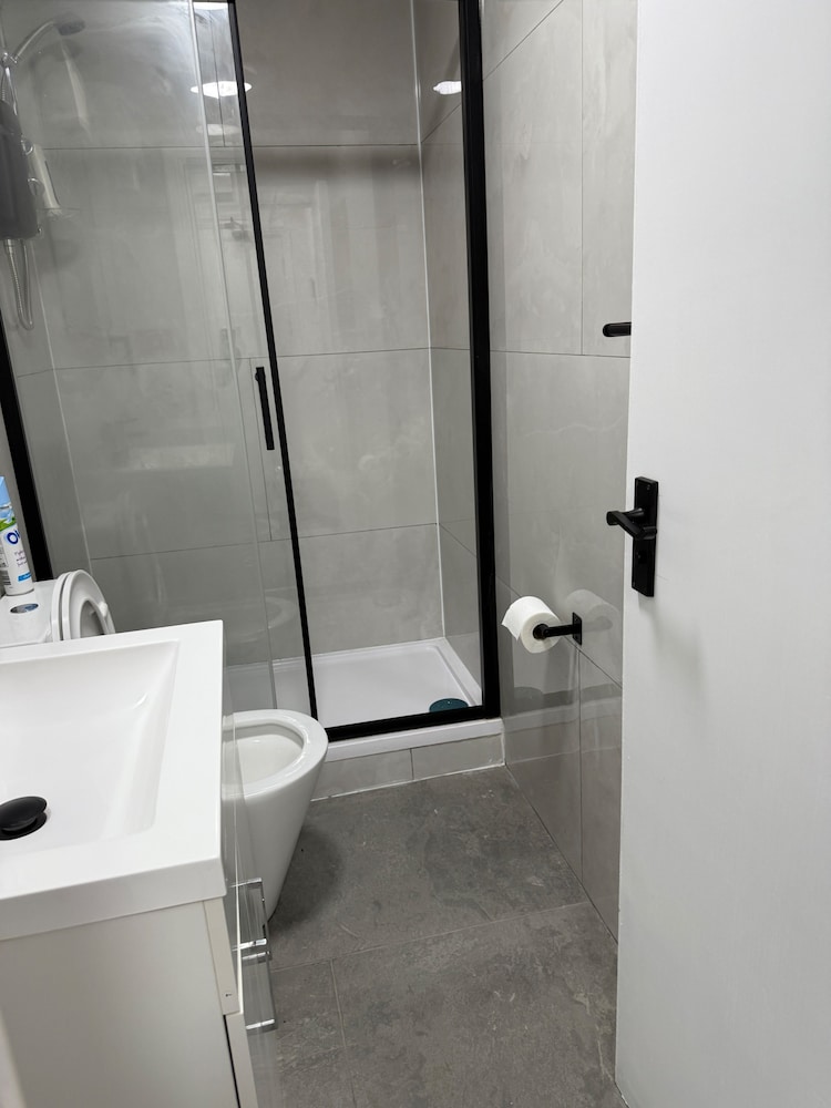 Lutom 2 Bed Flat - 1 With Sofa bed Sleeps 4