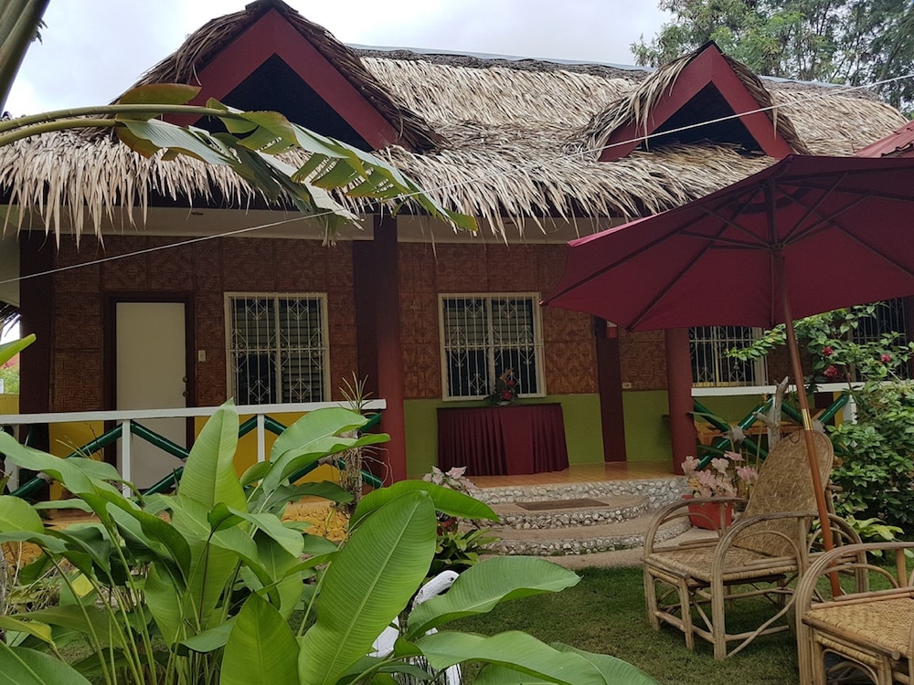 Travillehuts Palm Beach Inn